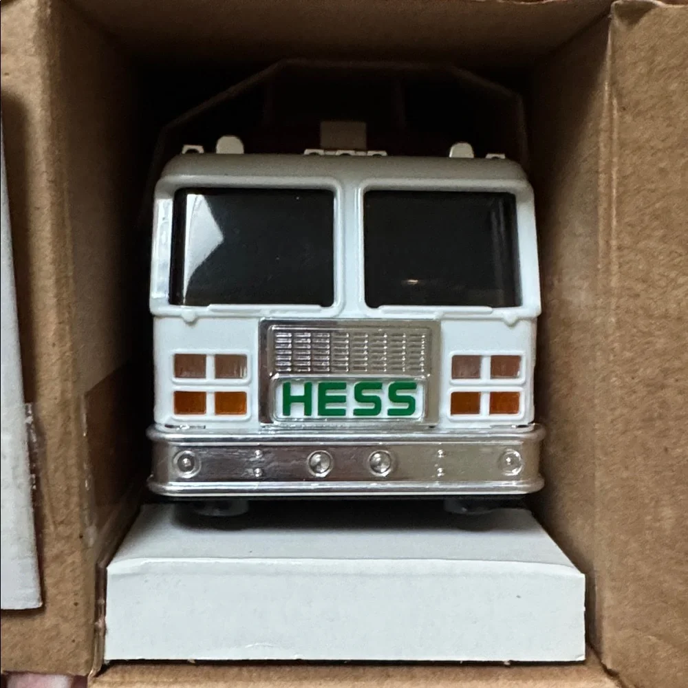Vintage Hess 2000 Fire Truck collectible toy new in box